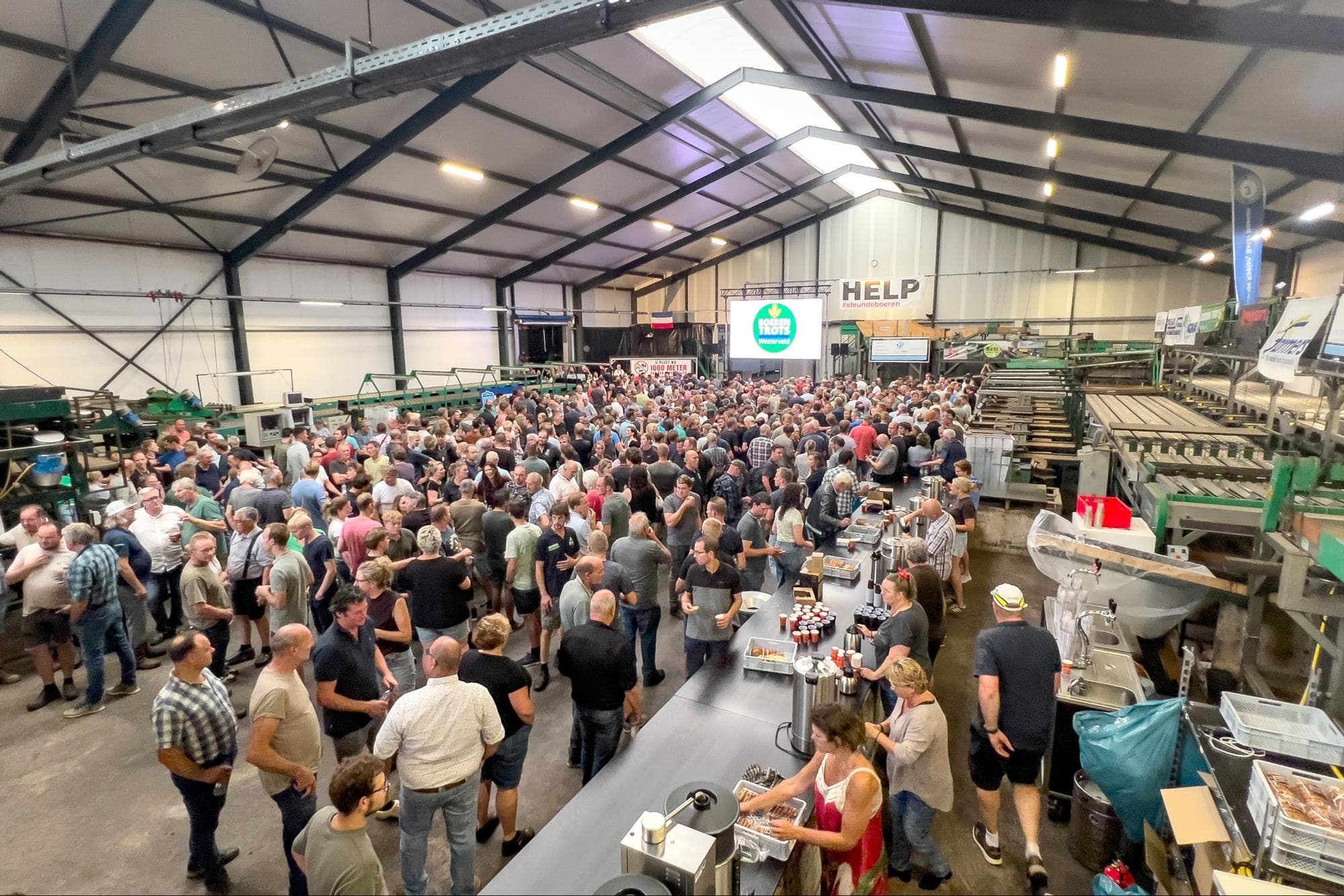 Bijna 1.000 boeren waren aanwezig op de bijeenkomst in Beilen. Foto: Theo Galama